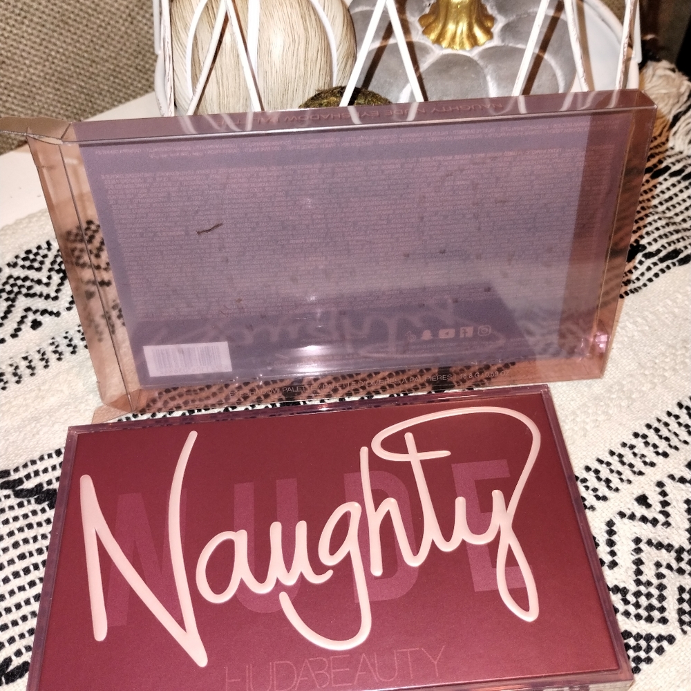 Huda Naughty eyeshadow palette - Picture 2 of 7